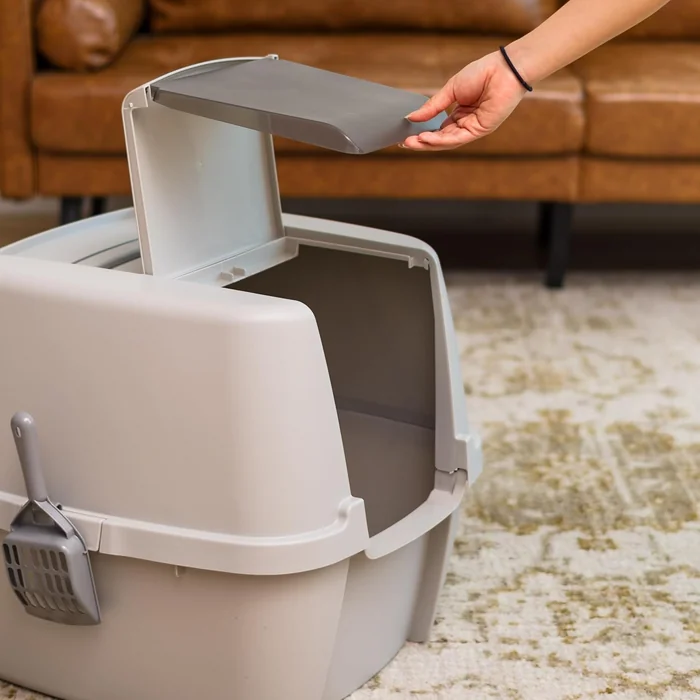 IRIS USA は、フロントドアフラップとスクープ、ハンドルとバックルが付いているキティの箱を覆い、ポータビリティとプライバシー、グレーでジャンボで囲まれました