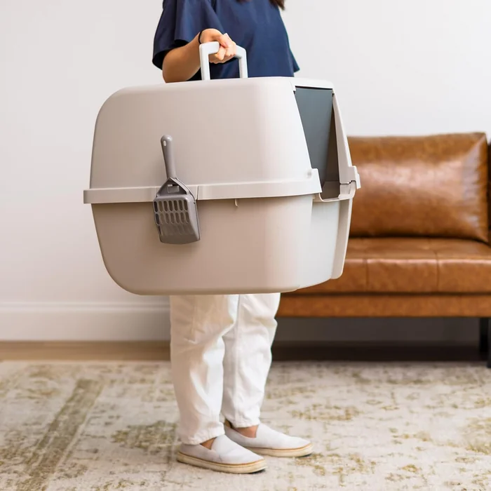 IRIS USA は、フロントドアフラップとスクープ、ハンドルとバックルが付いているキティの箱を覆い、ポータビリティとプライバシー、グレーでジャンボで囲まれました